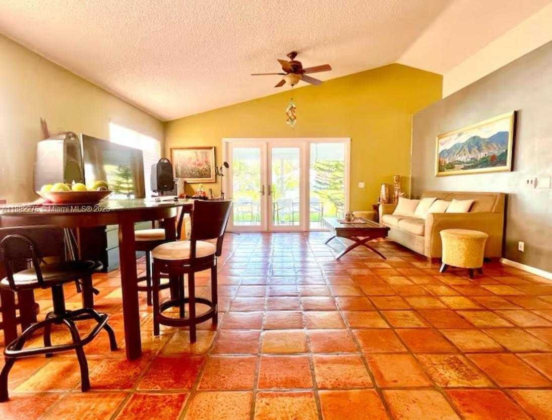Small Image of 2957 MYRTLE OAK CIR, Davie Number 4
