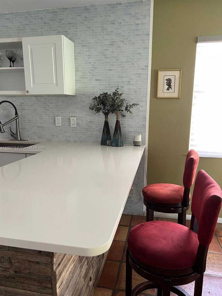 Small Image of 2957 MYRTLE OAK CIR, Davie Number 6