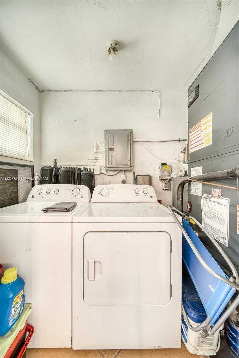 Small Image of 1275 NORTH EAST 204TH TER, Miami Number 18