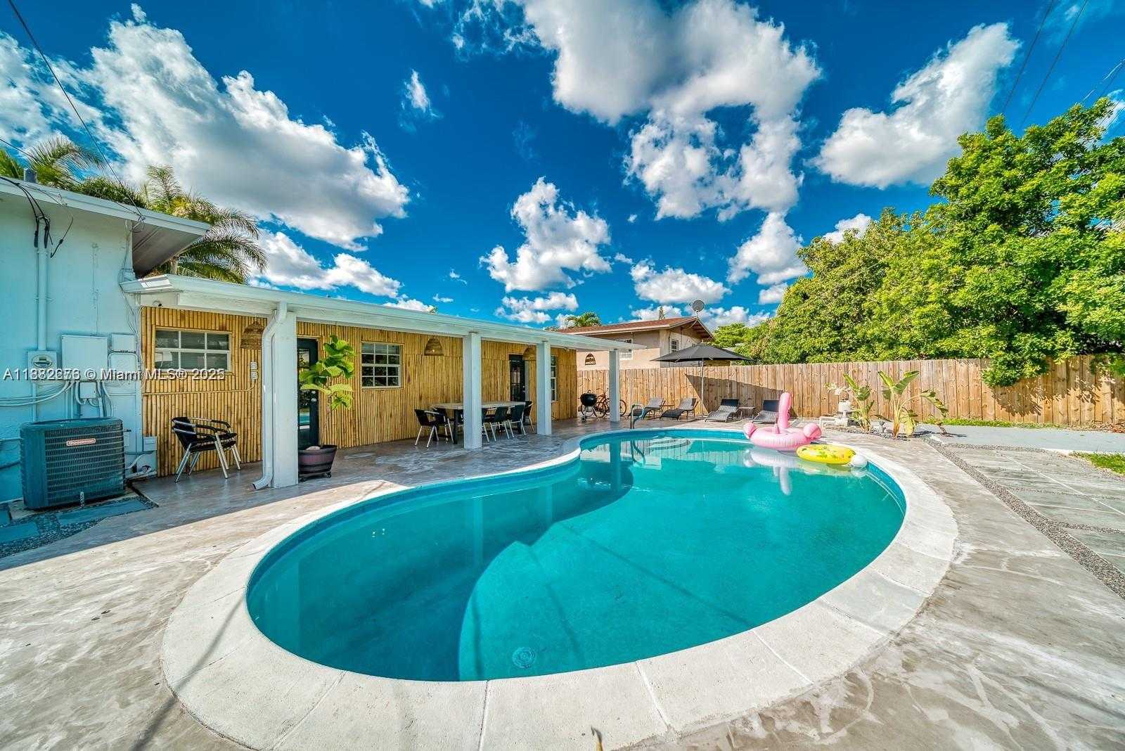 Small Image of 1275 NORTH EAST 204TH TER, Miami Number 22