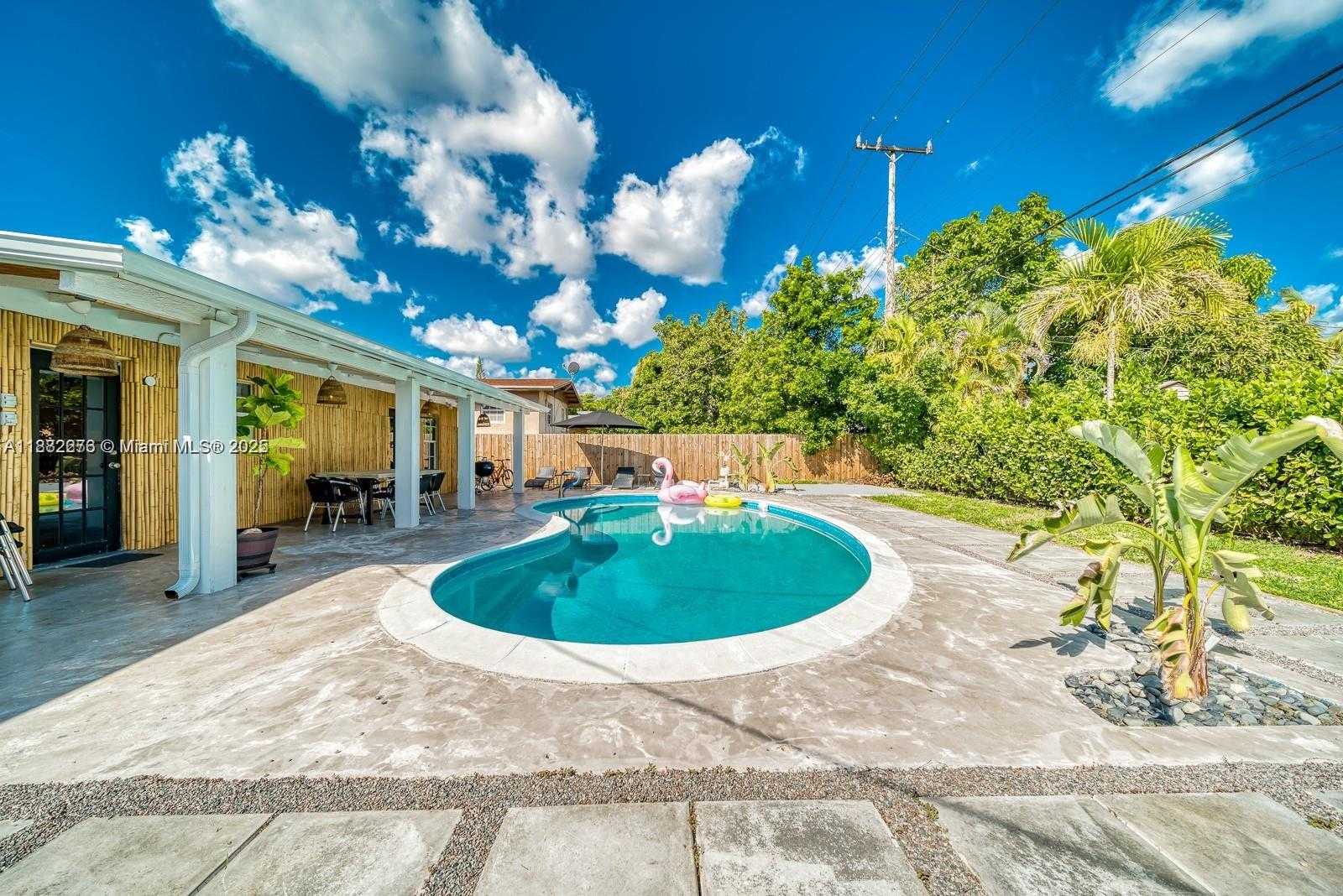 Small Image of 1275 NORTH EAST 204TH TER, Miami Number 23