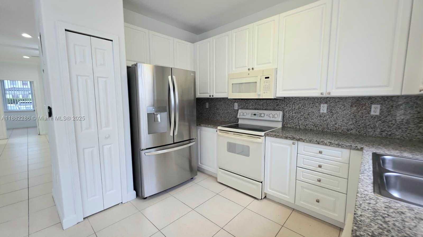 Small Image of 5570 NORTH WEST 107TH AVE #902, Doral Number 11