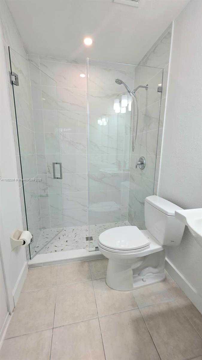 Small Image of 5570 NORTH WEST 107TH AVE #902, Doral Number 16