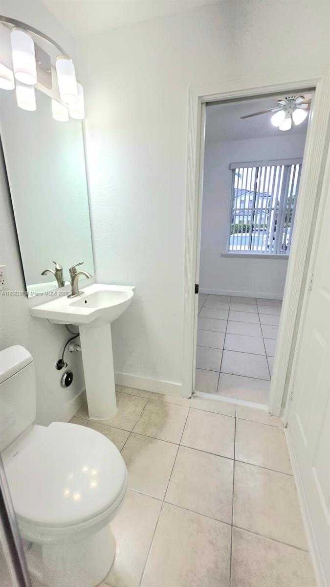 Small Image of 5570 NORTH WEST 107TH AVE #902, Doral Number 17