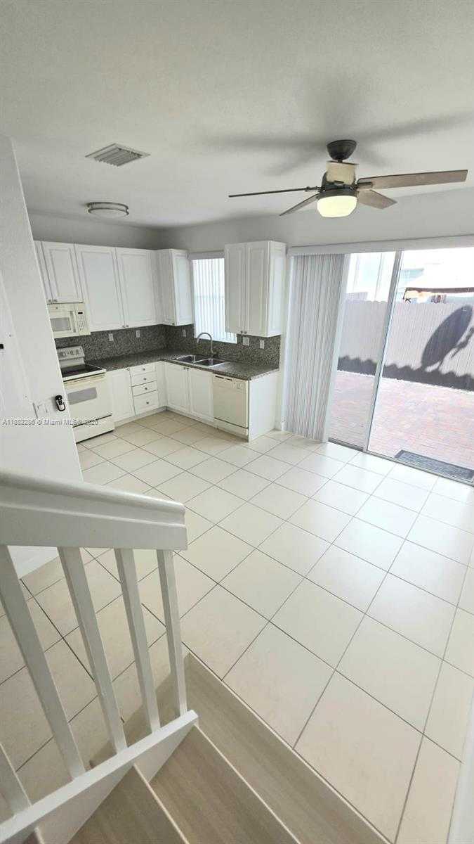 Small Image of 5570 NORTH WEST 107TH AVE #902, Doral Number 22