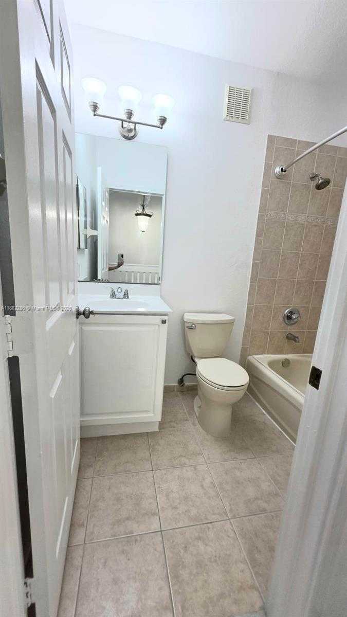 Small Image of 5570 NORTH WEST 107TH AVE #902, Doral Number 36