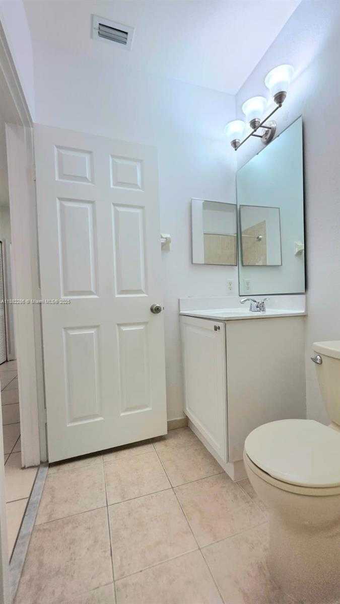Small Image of 5570 NORTH WEST 107TH AVE #902, Doral Number 37