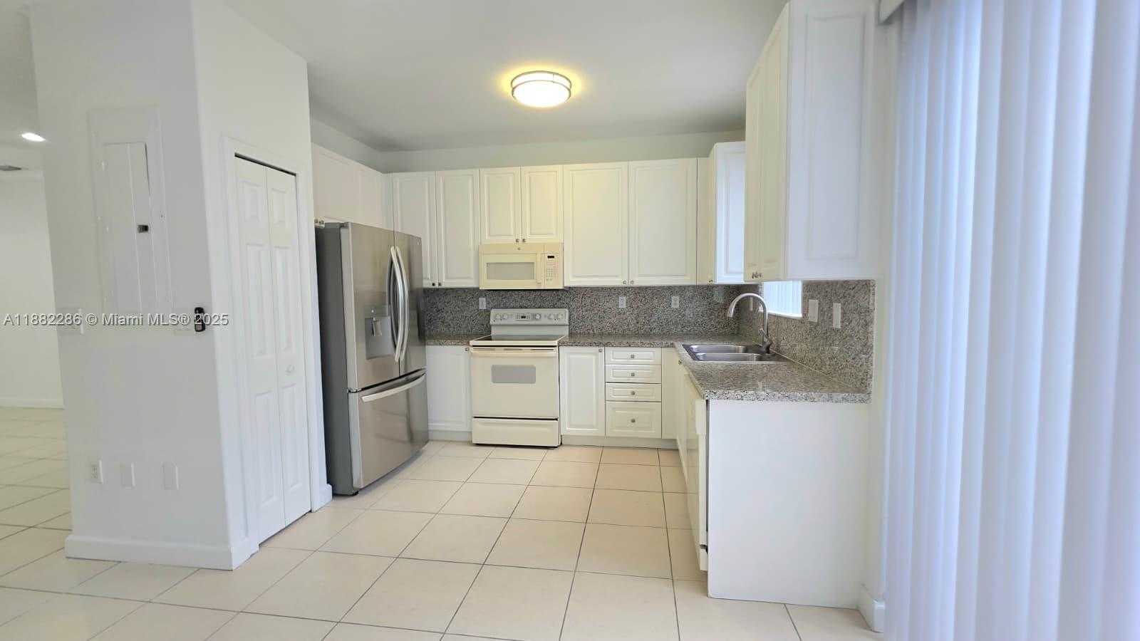 Small Image of 5570 NORTH WEST 107TH AVE #902, Doral Number 8