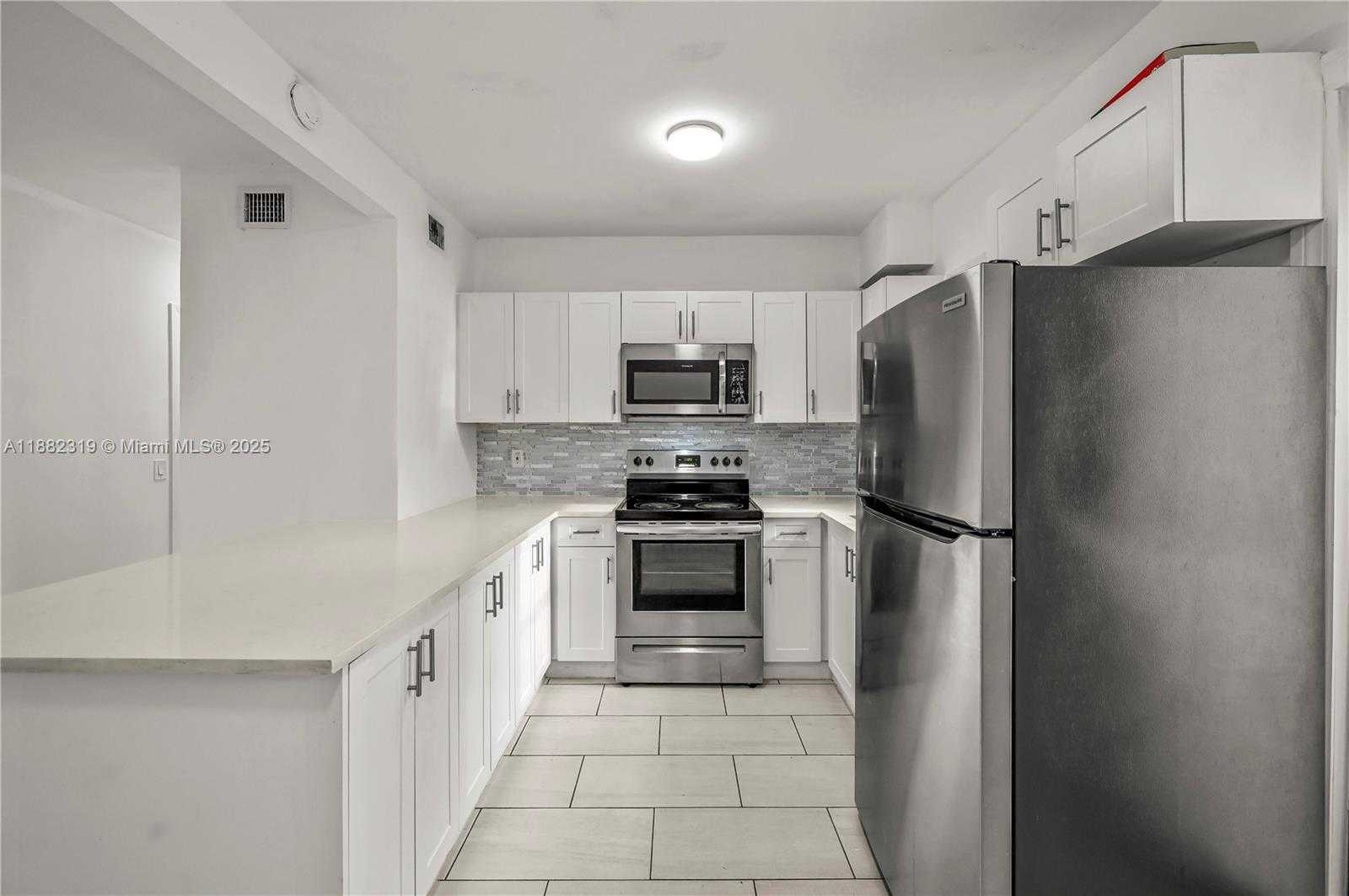 Small Image of 2465 NORTH WEST 35TH ST #FRONT, Miami Number 11
