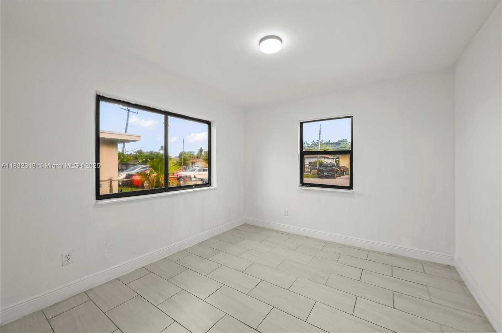 Small Image of 2465 NORTH WEST 35TH ST #FRONT, Miami Number 15
