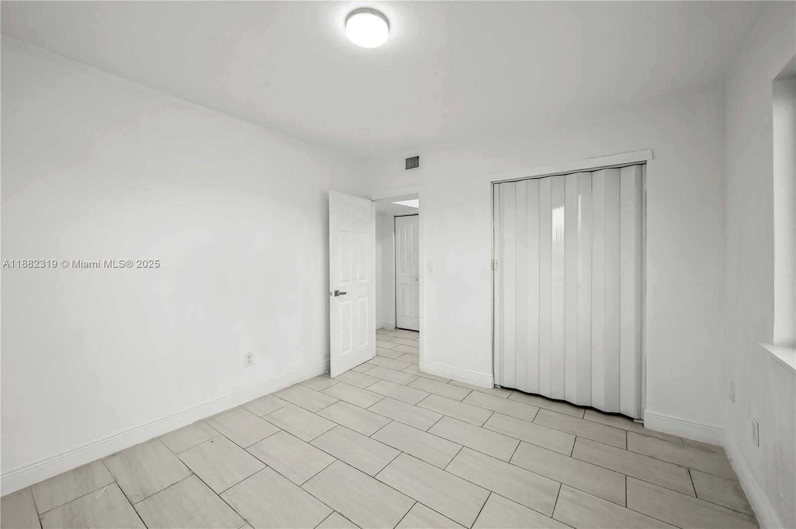 Small Image of 2465 NORTH WEST 35TH ST #FRONT, Miami Number 16