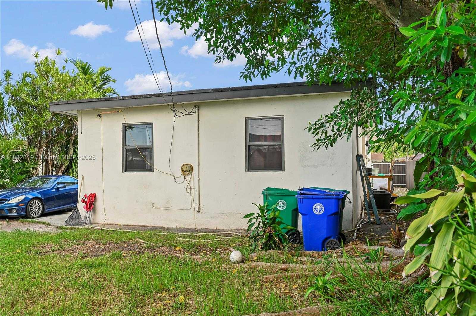 Small Image of 2465 NORTH WEST 35TH ST #FRONT, Miami Number 30