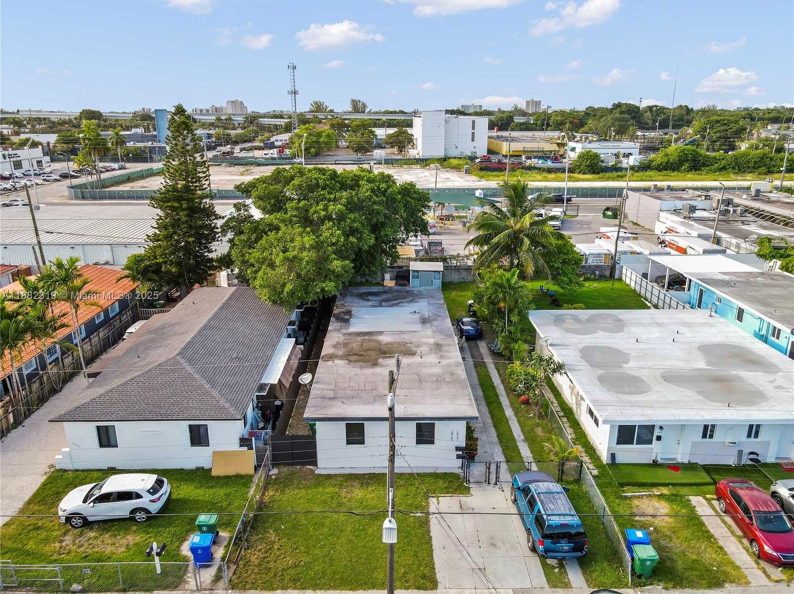 Small Image of 2465 NORTH WEST 35TH ST #FRONT, Miami Number 32