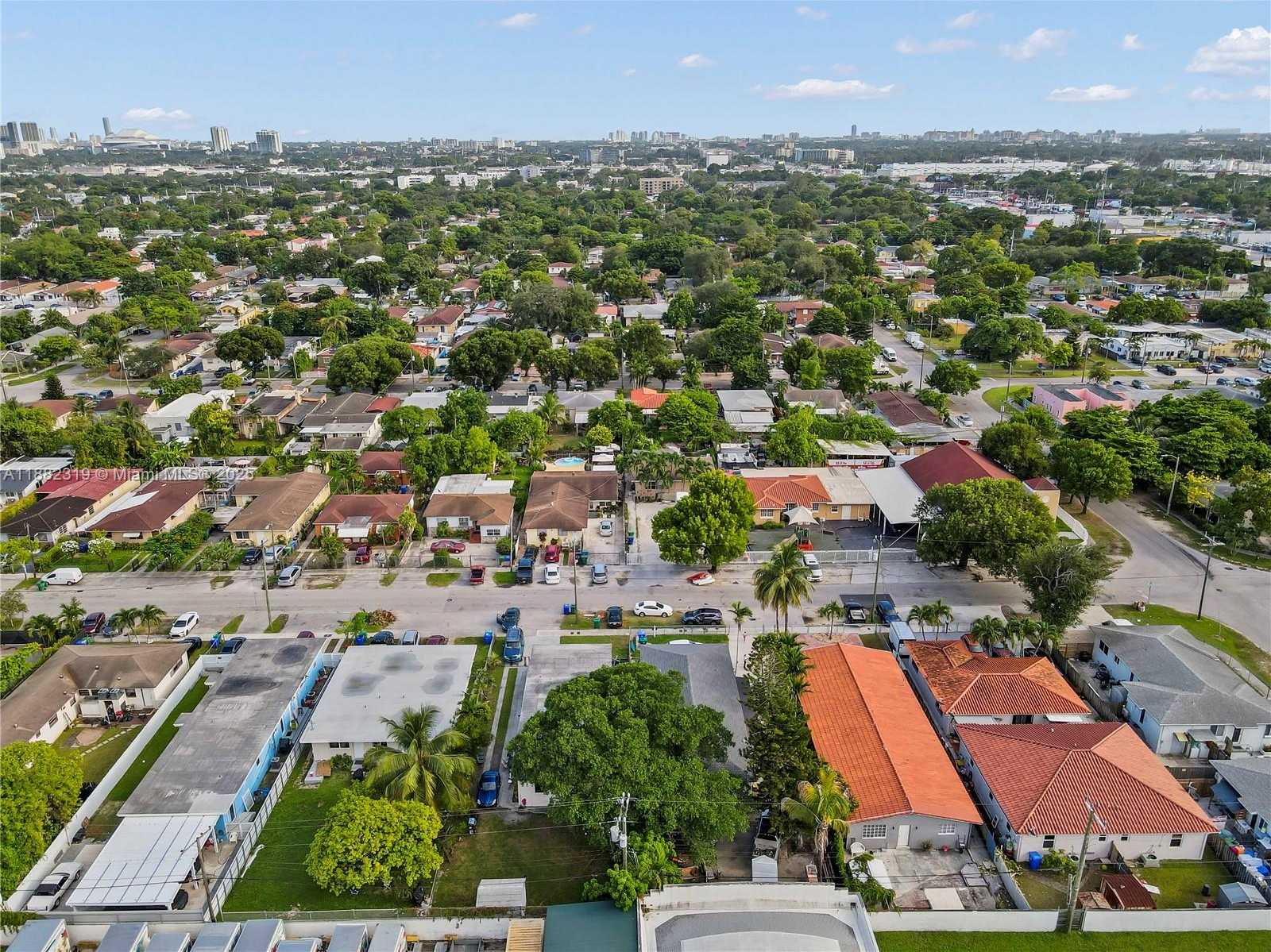 Small Image of 2465 NORTH WEST 35TH ST #FRONT, Miami Number 36