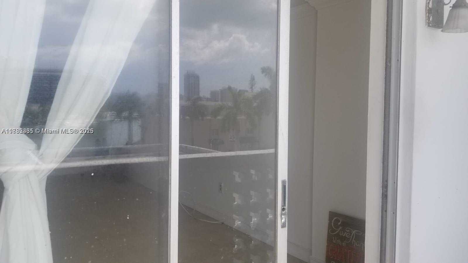 Small Image of 7118 BONITA DR #404, Miami Beach Number 12