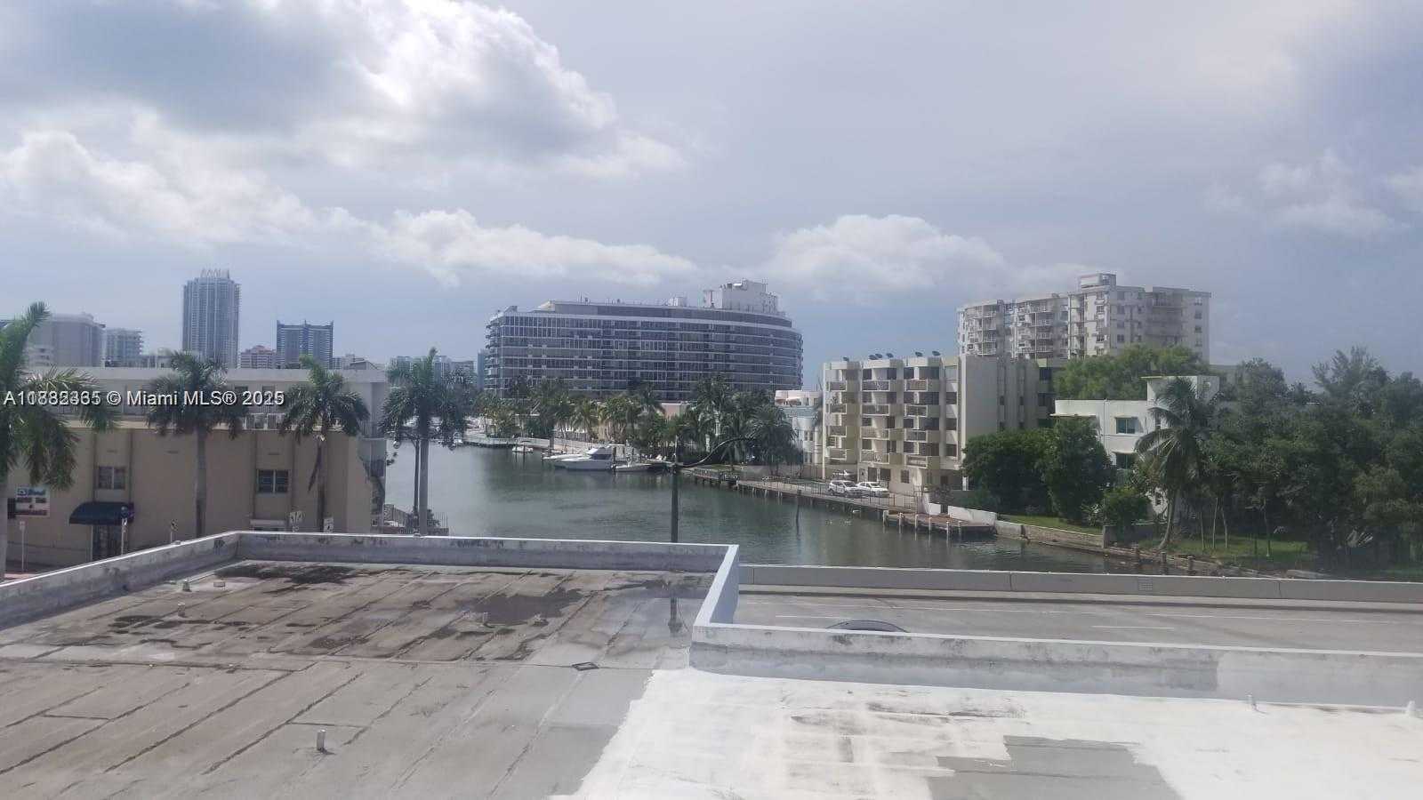 Small Image of 7118 BONITA DR #404, Miami Beach Number 2