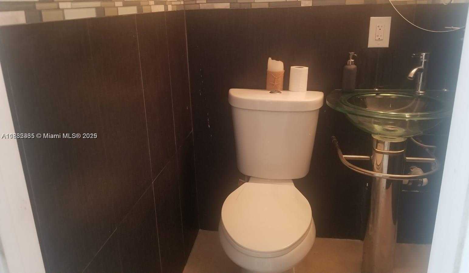 Small Image of 7118 BONITA DR #404, Miami Beach Number 7