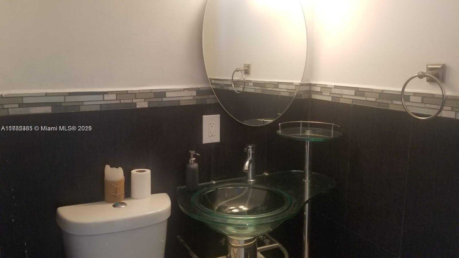 Small Image of 7118 BONITA DR #404, Miami Beach Number 8