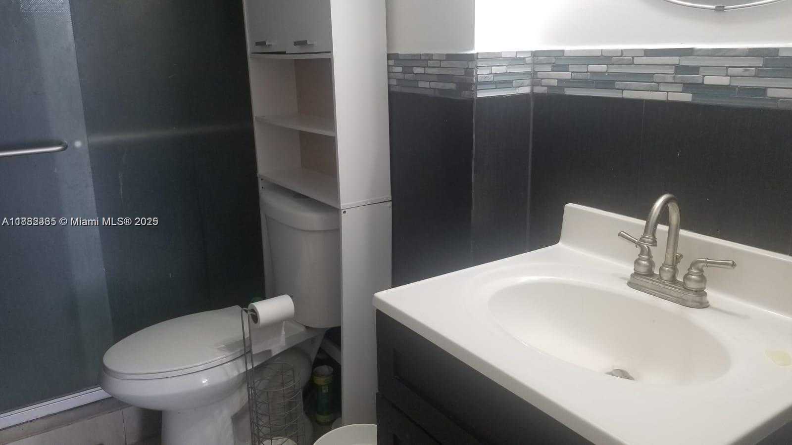 Small Image of 7118 BONITA DR #404, Miami Beach Number 9