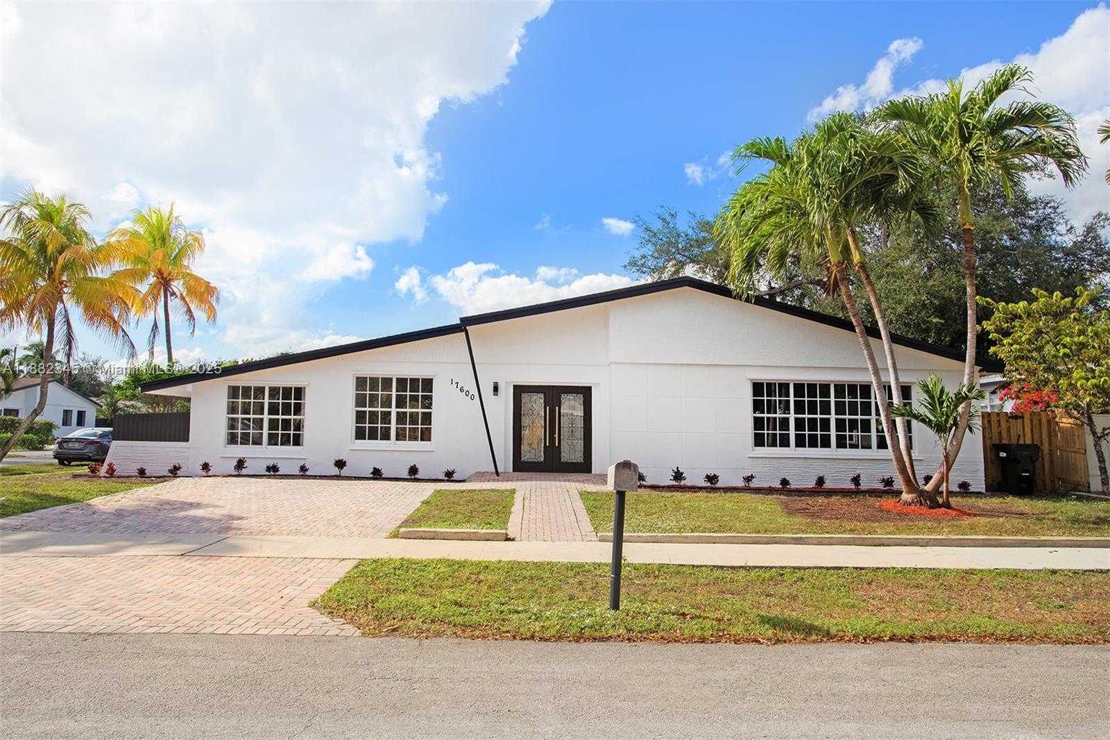 Small Image of 17600 NORTH EAST 2ND CT #1, North Miami Beach Number 2