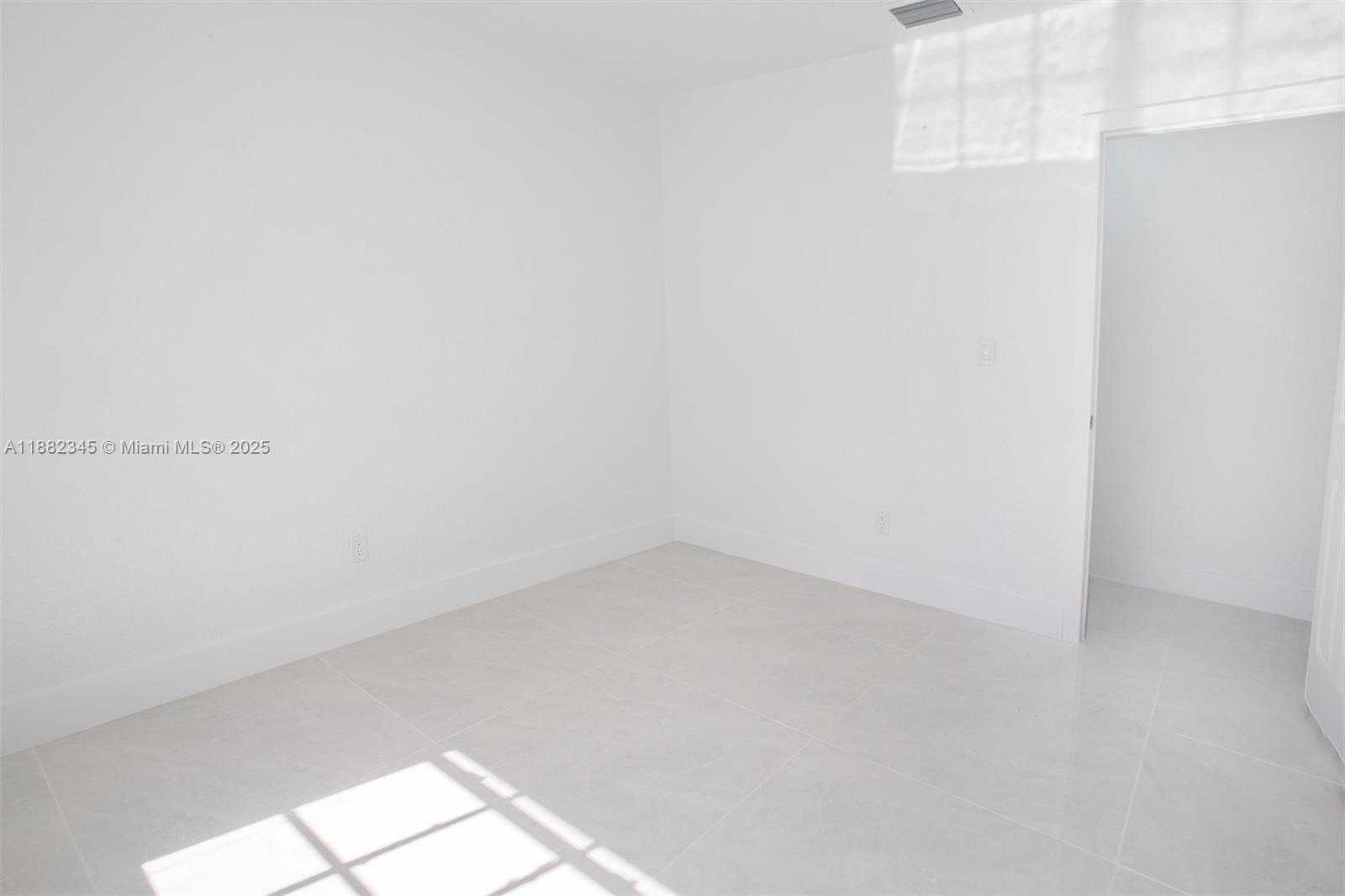 Small Image of 17600 NORTH EAST 2ND CT #1, North Miami Beach Number 37