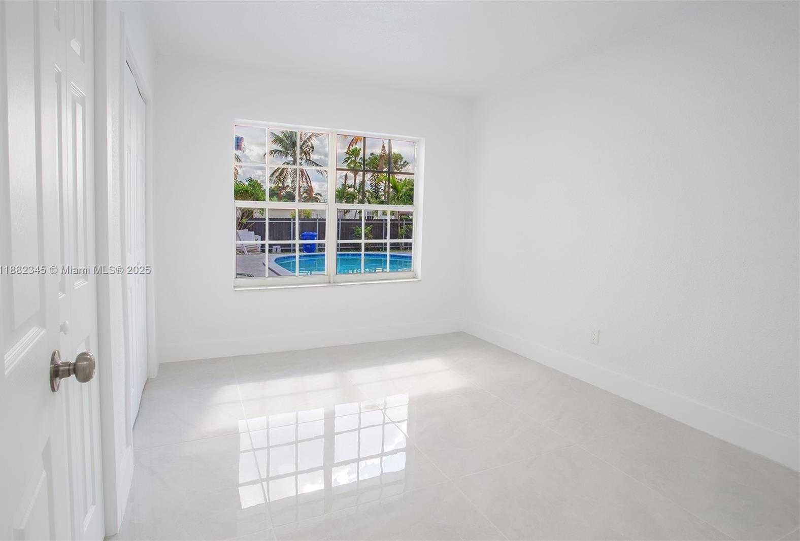 Small Image of 17600 NORTH EAST 2ND CT #1, North Miami Beach Number 38