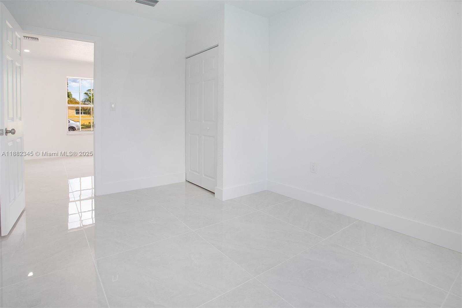 Small Image of 17600 NORTH EAST 2ND CT #1, North Miami Beach Number 40