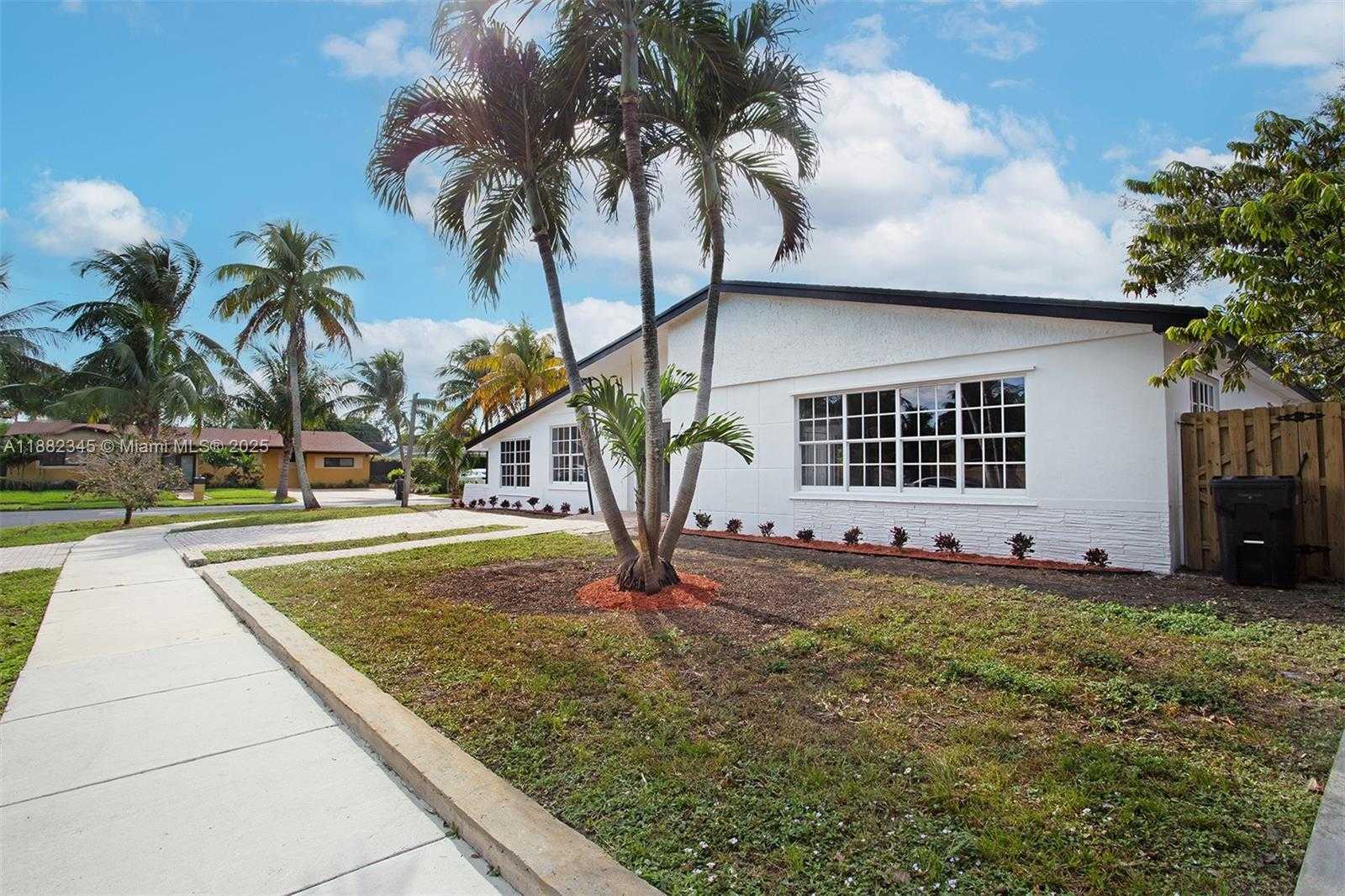 Small Image of 17600 NORTH EAST 2ND CT #1, North Miami Beach Number 5
