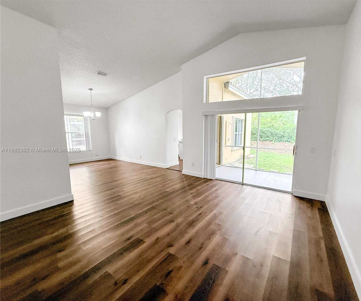 Small Image of 611 CARRINGTON LN, Weston Number 12
