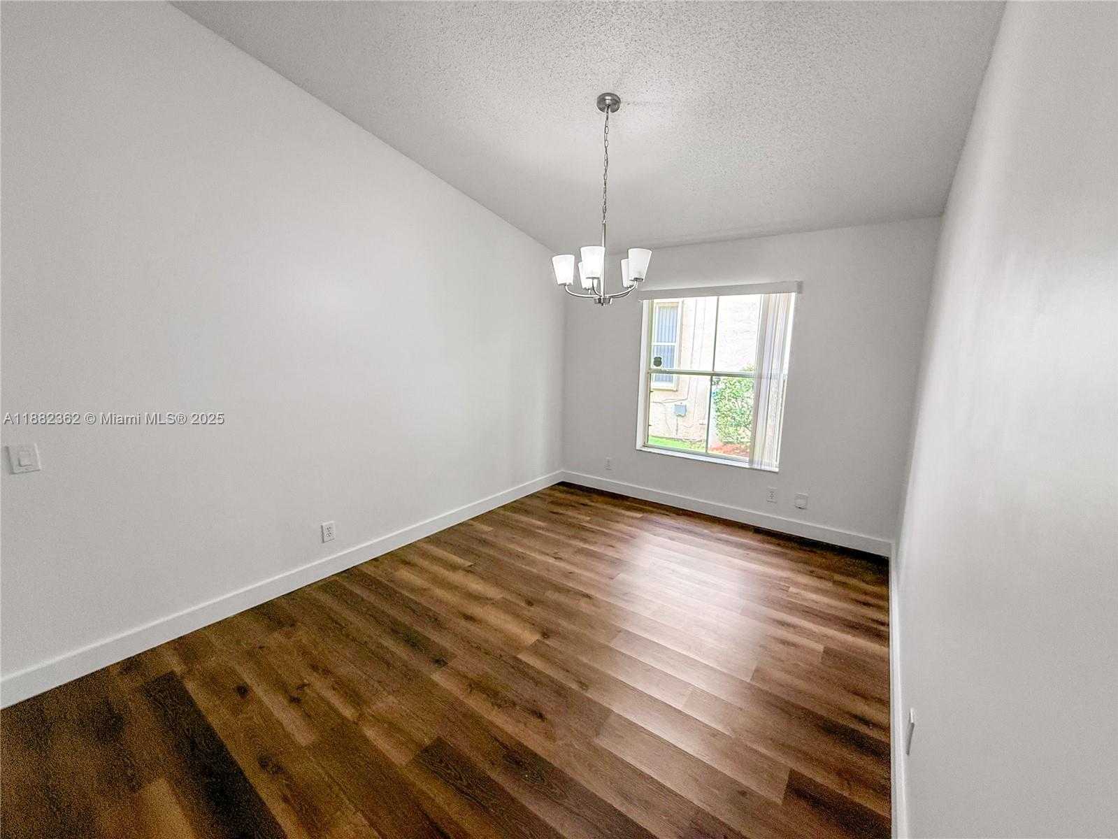 Small Image of 611 CARRINGTON LN, Weston Number 14