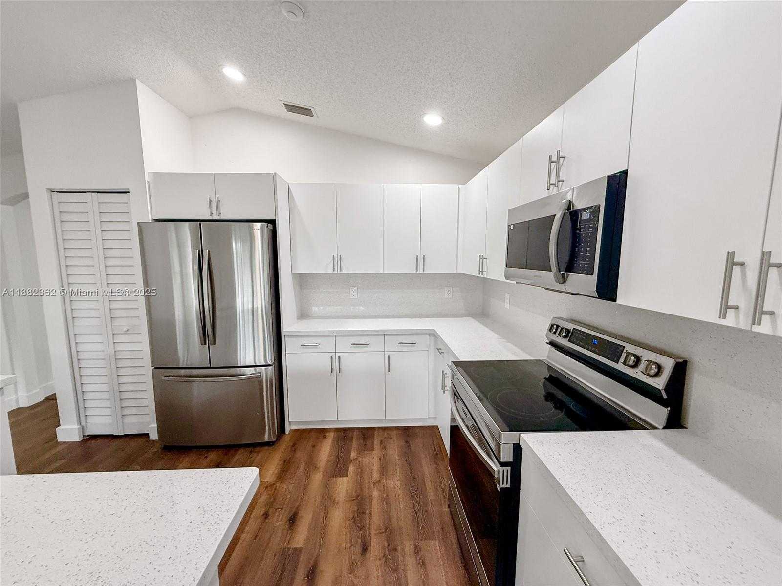 Small Image of 611 CARRINGTON LN, Weston Number 4