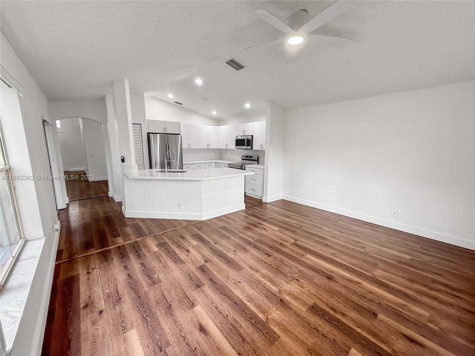 Small Image of 611 CARRINGTON LN, Weston Number 8