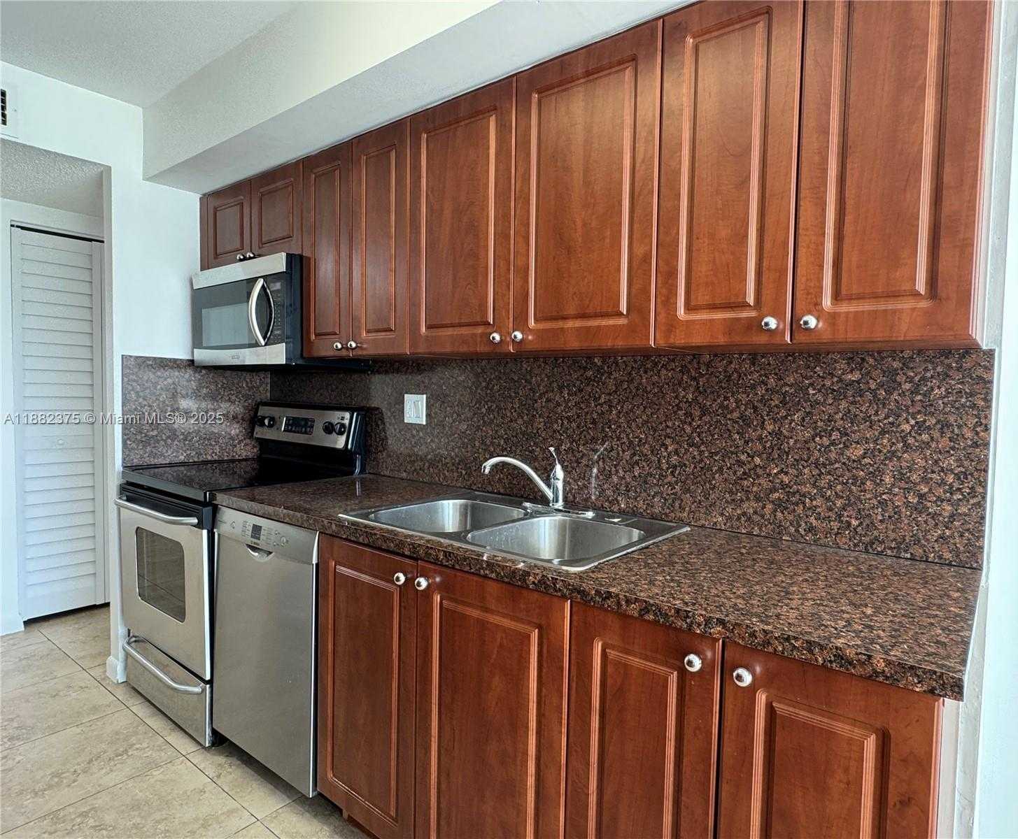 Small Image of 230 174TH ST #M01, Sunny Isles Beach Number 10