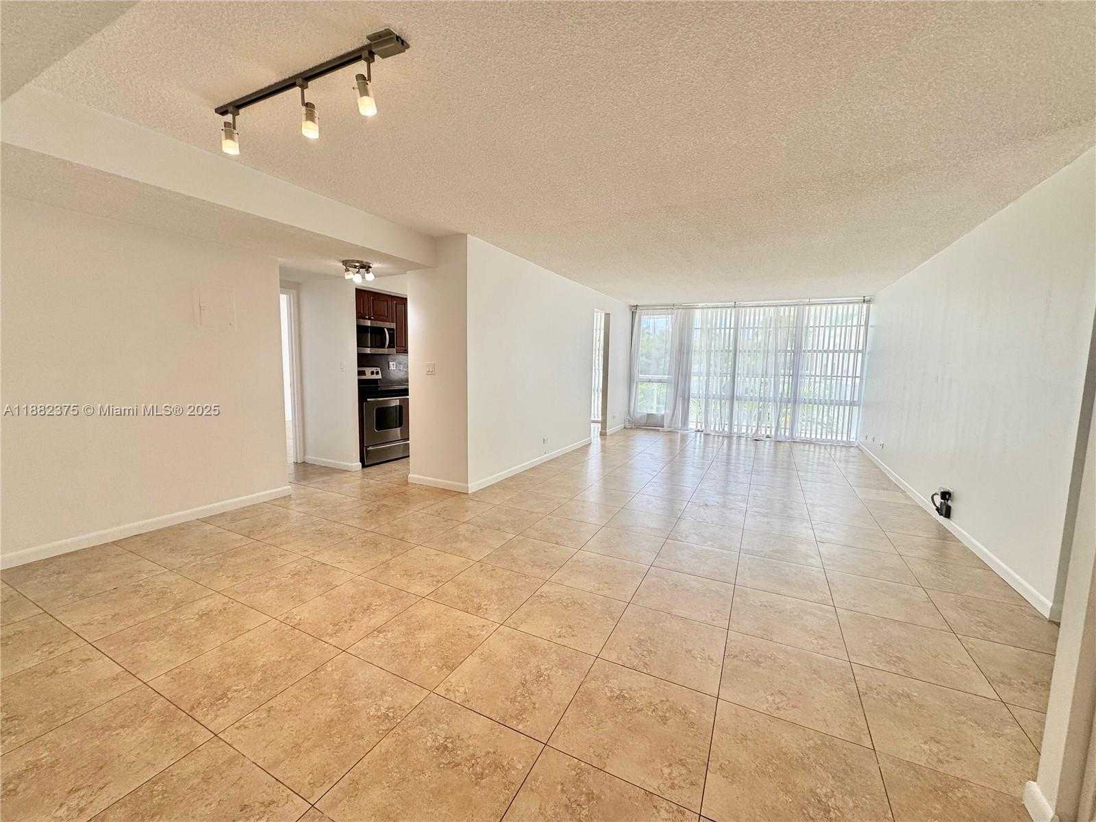 Small Image of 230 174TH ST #M01, Sunny Isles Beach Number 6