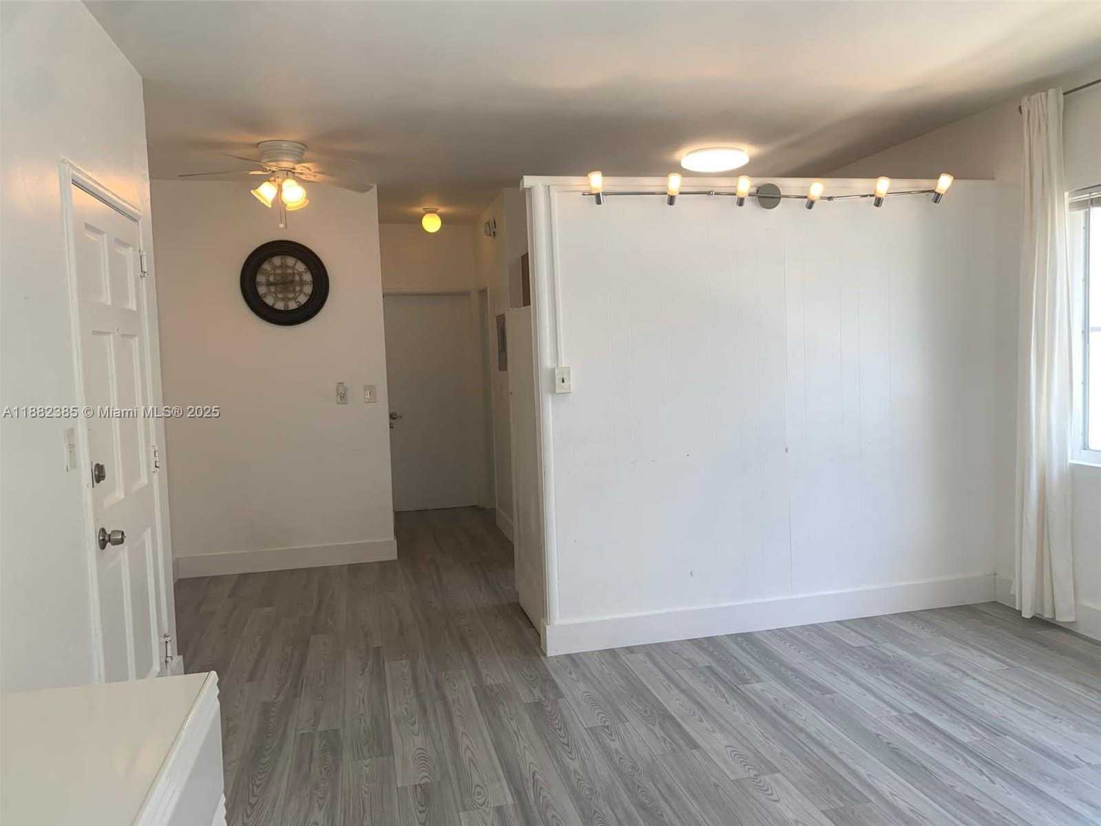 Small Image of 8011 ABBOTT AVE #8, Miami Beach Number 2