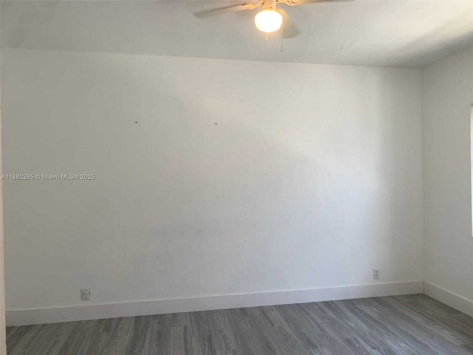 Small Image of 8011 ABBOTT AVE #8, Miami Beach Number 4
