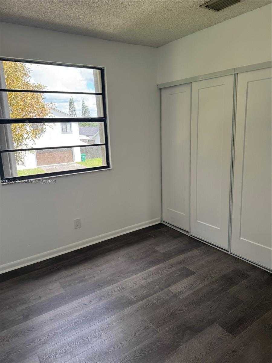 Small Image of 11318 SOUTH WEST 167TH ST, Miami Number 14