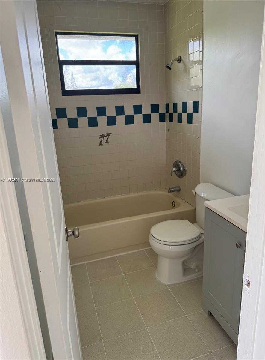 Small Image of 11318 SOUTH WEST 167TH ST, Miami Number 15