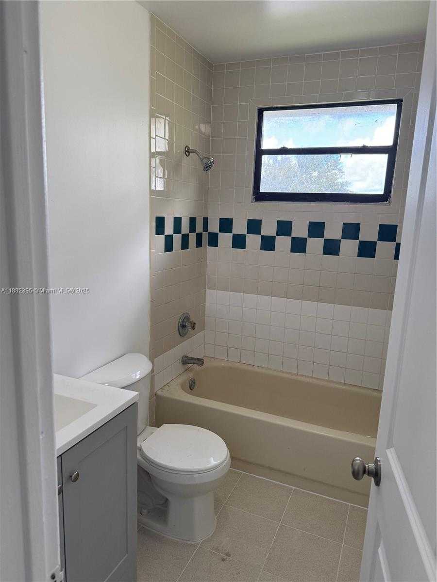 Small Image of 11318 SOUTH WEST 167TH ST, Miami Number 16
