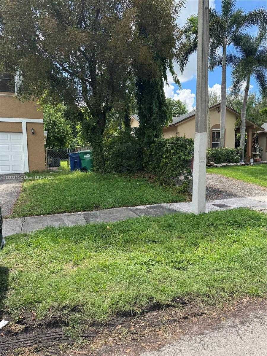 Small Image of 11318 SOUTH WEST 167TH ST, Miami Number 2