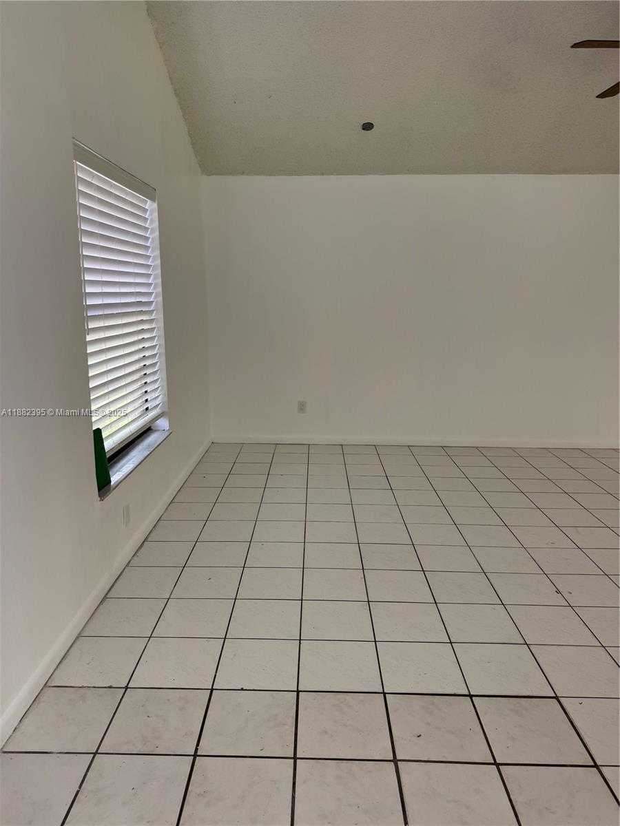 Small Image of 11318 SOUTH WEST 167TH ST, Miami Number 31