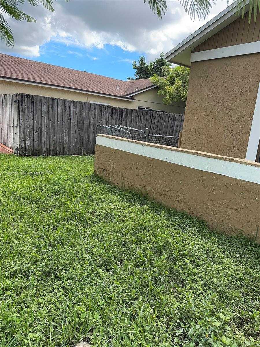 Small Image of 11318 SOUTH WEST 167TH ST, Miami Number 4