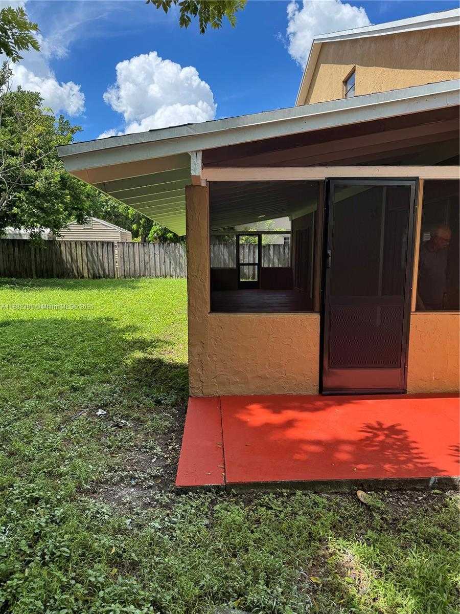 Small Image of 11318 SOUTH WEST 167TH ST, Miami Number 5