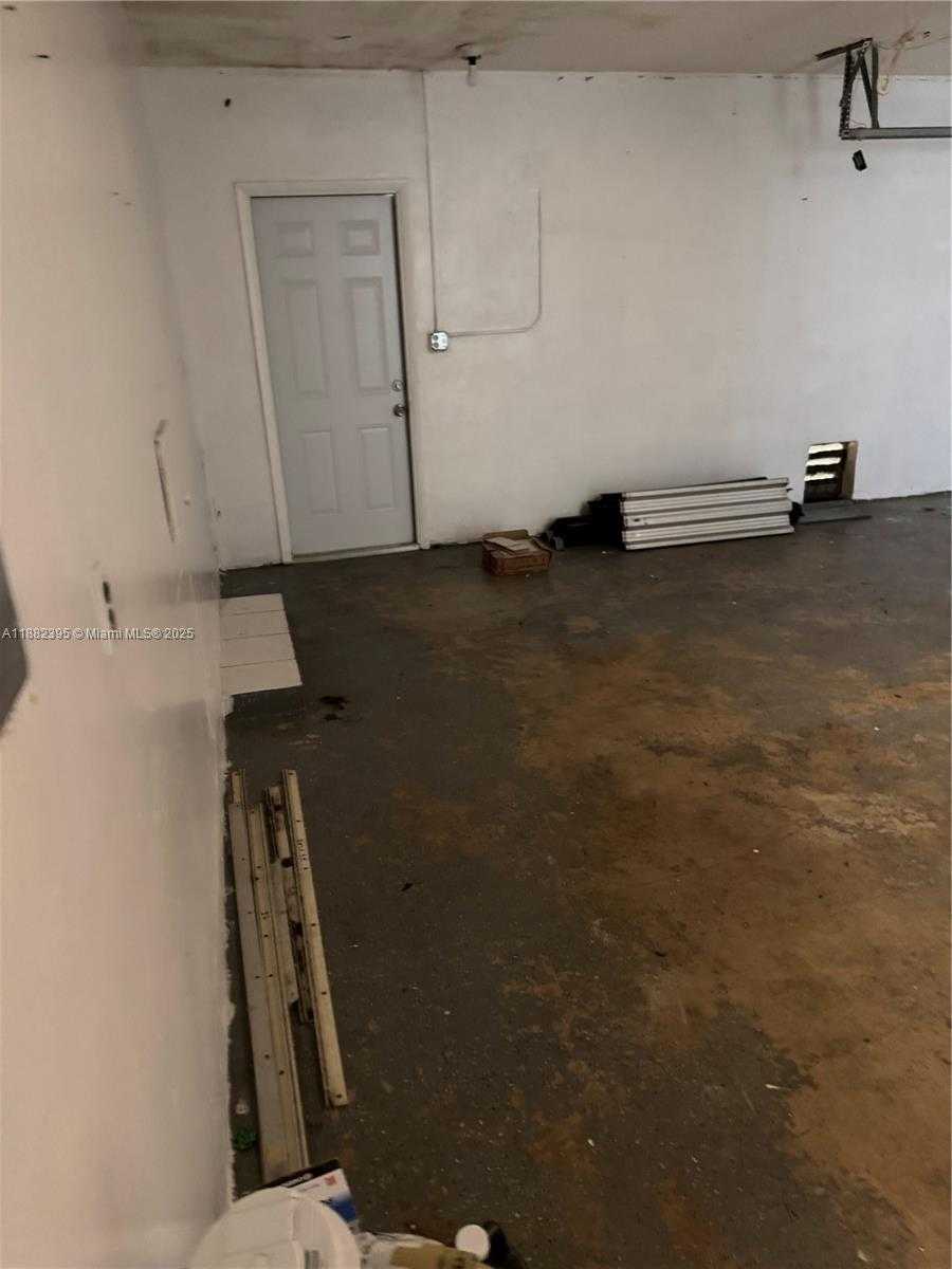 Small Image of 11318 SOUTH WEST 167TH ST, Miami Number 9