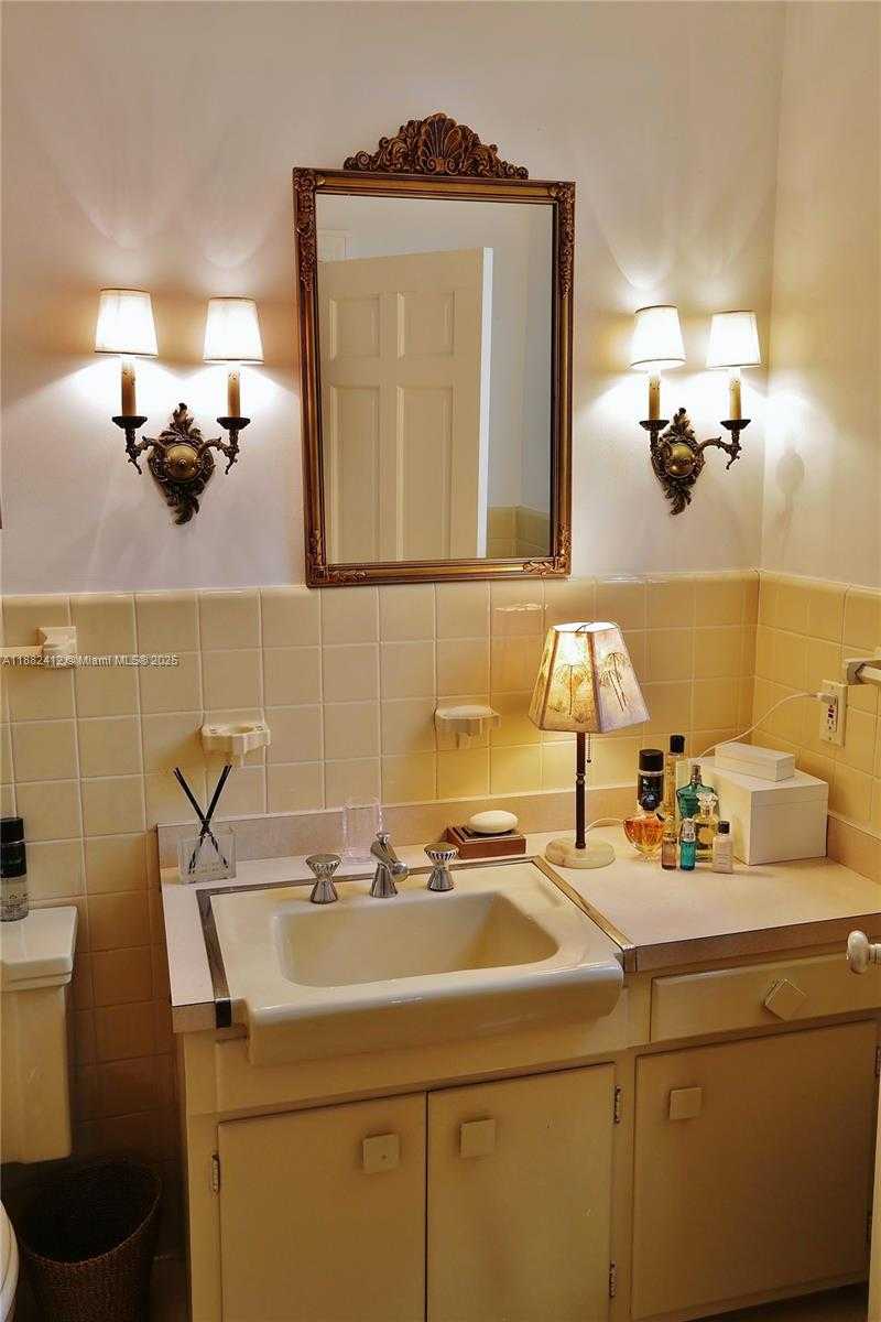 Small Image of 2828 SEGOVIA ST #Suite 1, Coral Gables Number 20