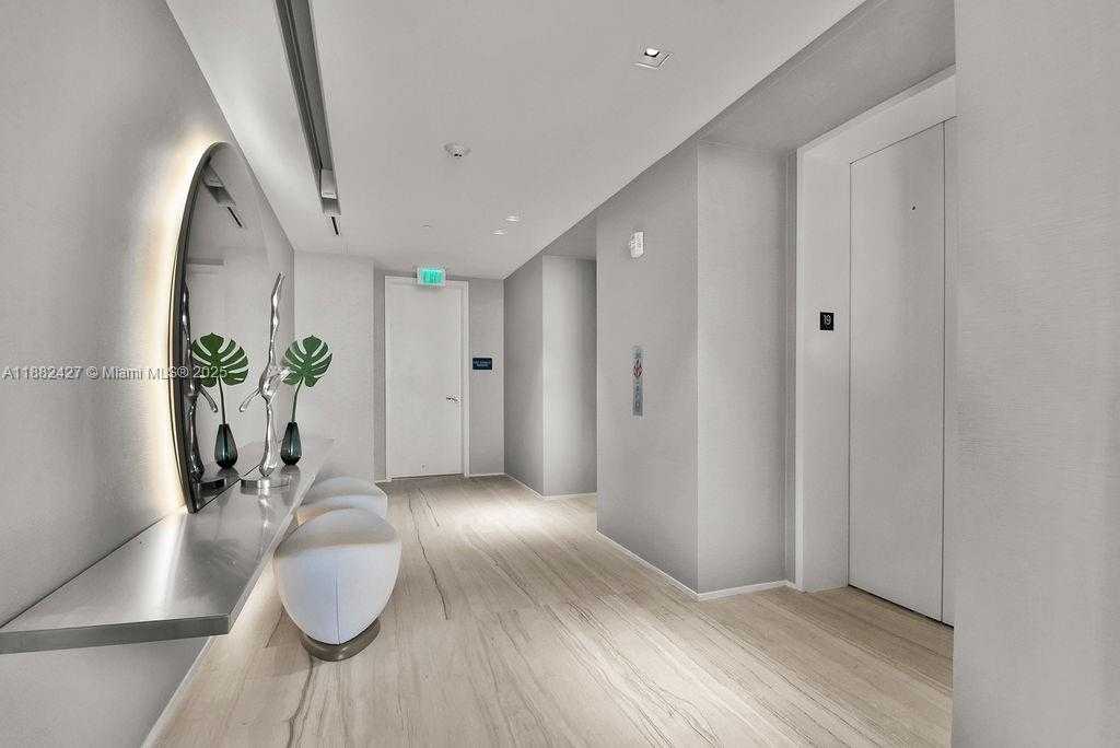 Small Image of 1000 BISCAYNE BLVD #1901, Miami Number 2