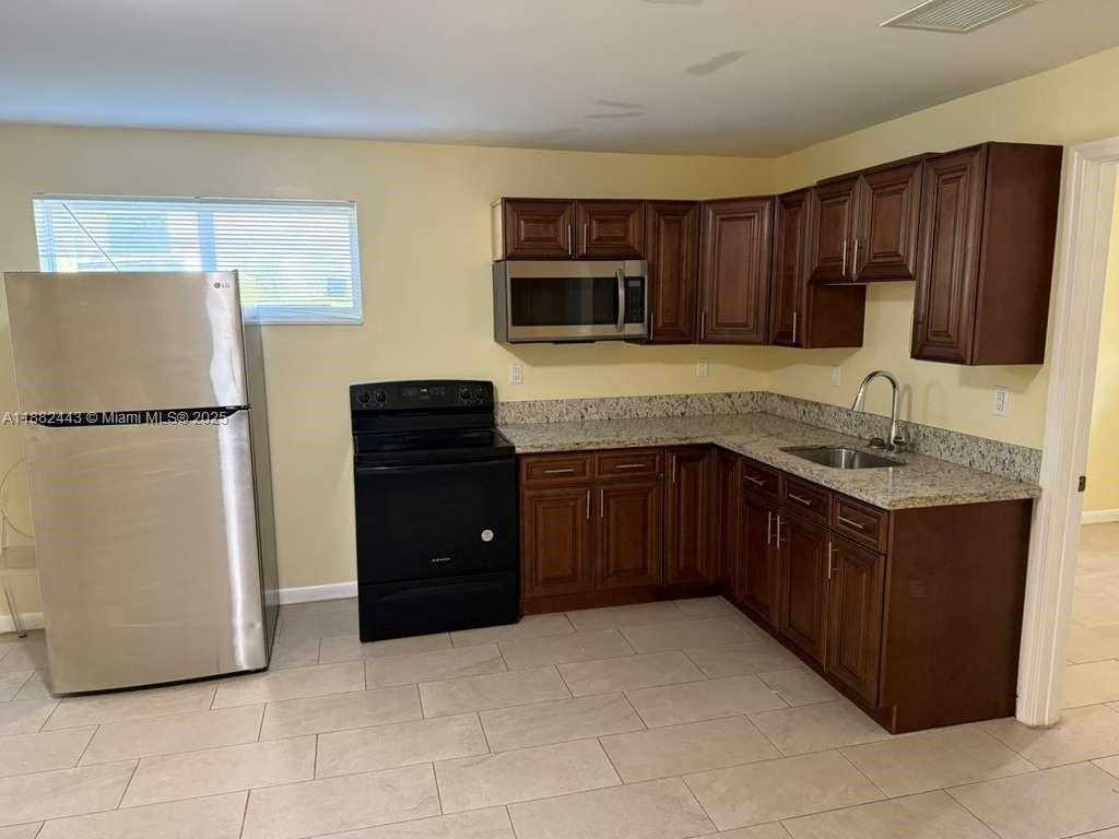 Small Image of 135 NORTH WEST 198TH ST #1, Miami Gardens Number 2