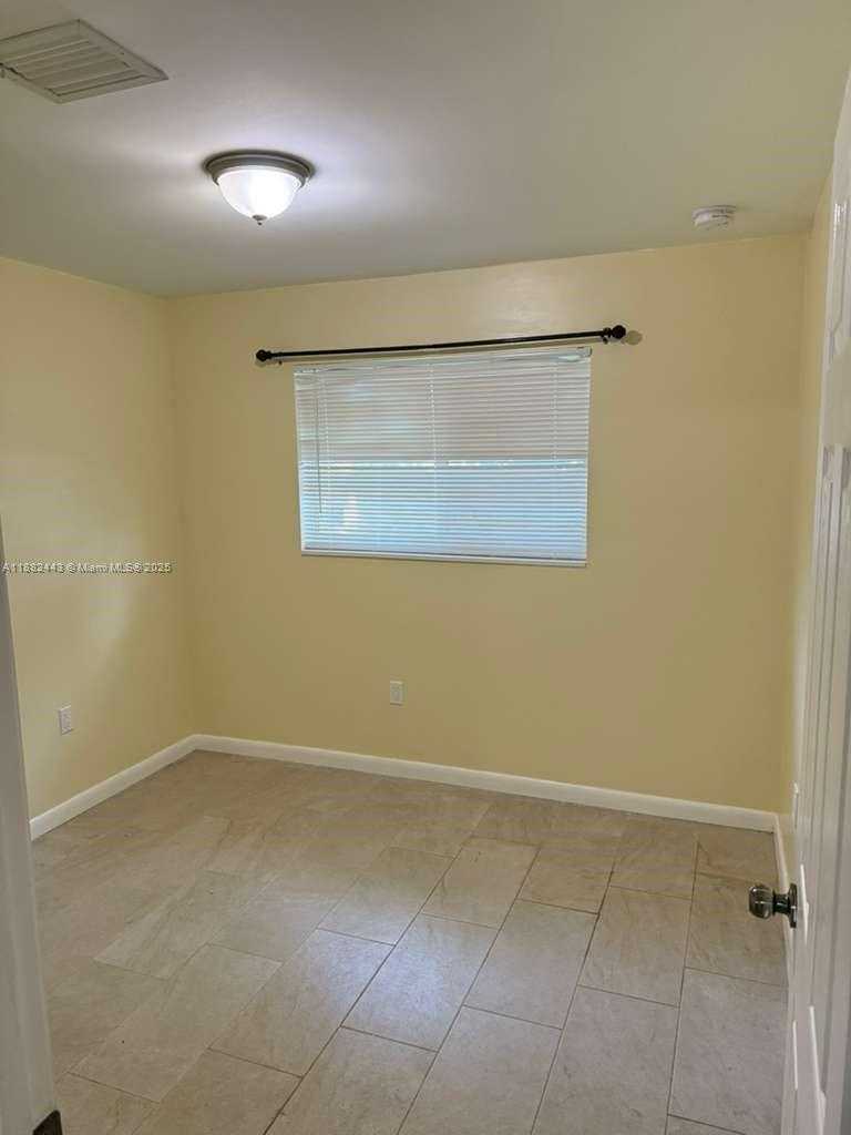 Small Image of 135 NORTH WEST 198TH ST #1, Miami Gardens Number 4