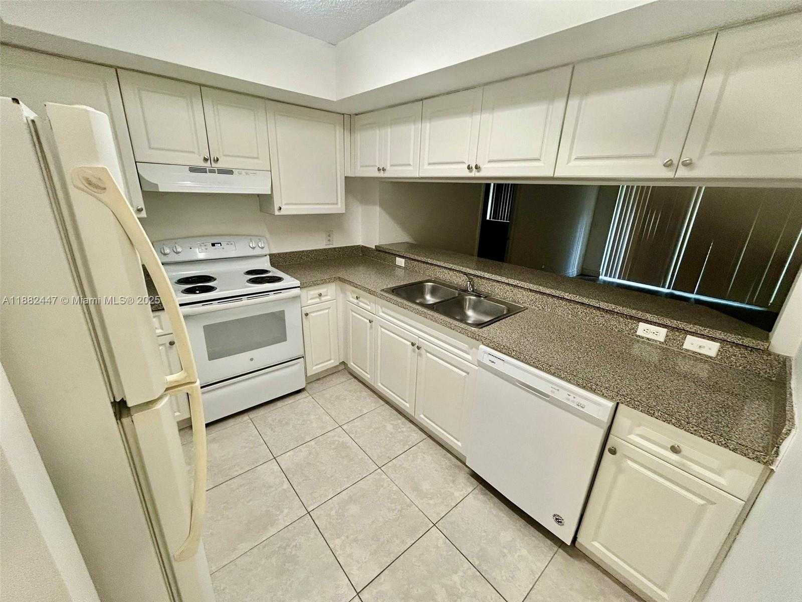 Small Image of 410 SOUTH PARK RD #1-102, Hollywood Number 3