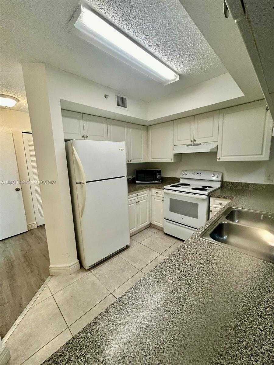 Small Image of 410 SOUTH PARK RD #1-102, Hollywood Number 4